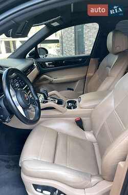 Внедорожник / Кроссовер Porsche Cayenne 2019 в 