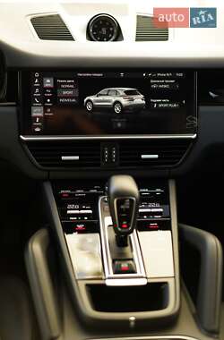 Внедорожник / Кроссовер Porsche Cayenne 2018 в 
