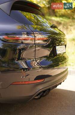 Внедорожник / Кроссовер Porsche Cayenne 2018 в 