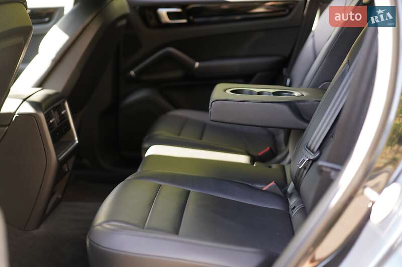 Позашляховик / Кросовер Porsche Cayenne 2018 в Києві