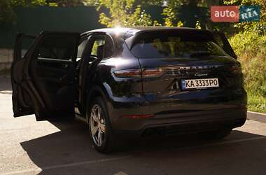 Внедорожник / Кроссовер Porsche Cayenne 2018 в 
