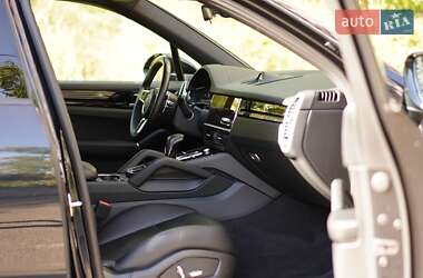 Внедорожник / Кроссовер Porsche Cayenne 2018 в 