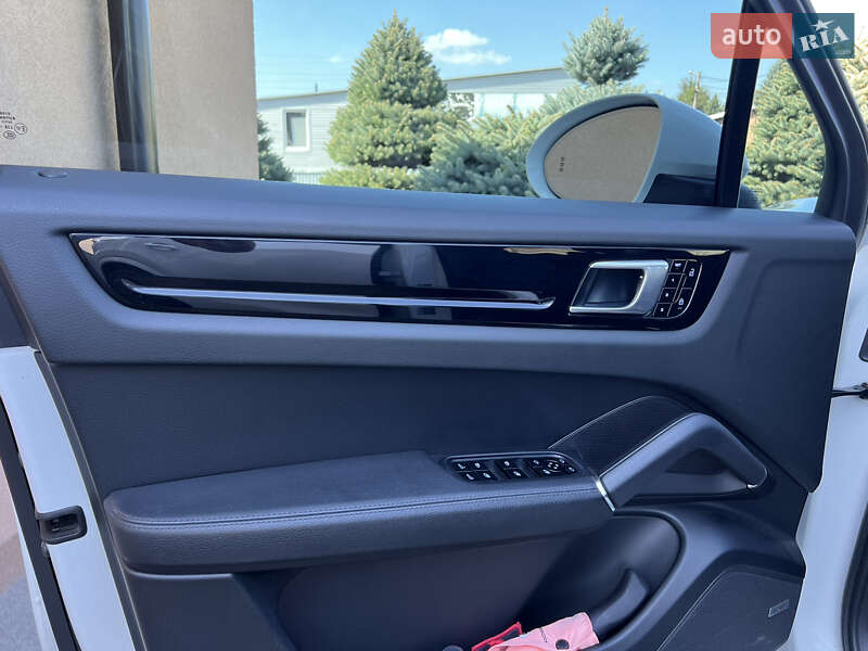 Внедорожник / Кроссовер Porsche Cayenne 2019 в Днепре