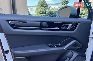 Внедорожник / Кроссовер Porsche Cayenne 2019 в 