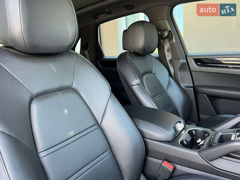 Внедорожник / Кроссовер Porsche Cayenne 2019 в Днепре