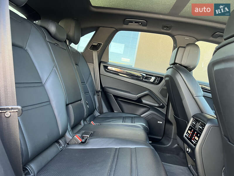 Внедорожник / Кроссовер Porsche Cayenne 2019 в Днепре