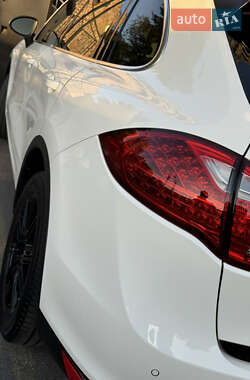 Внедорожник / Кроссовер Porsche Cayenne 2011 в 