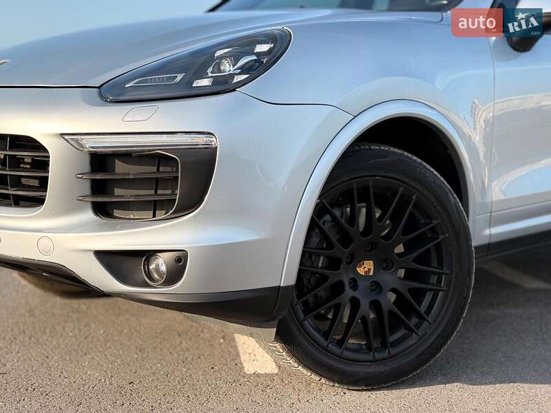 Позашляховик / Кросовер Porsche Cayenne 2016 в Львові