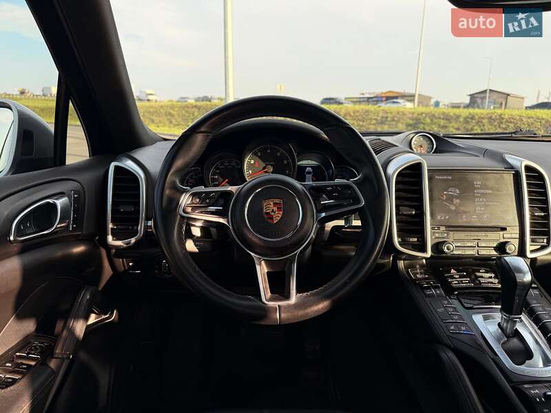 Позашляховик / Кросовер Porsche Cayenne 2016 в Львові