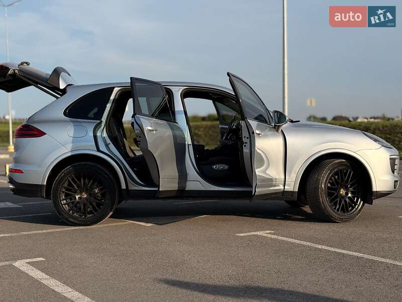 Позашляховик / Кросовер Porsche Cayenne 2016 в Львові
