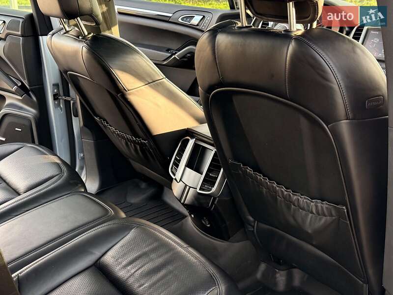 Позашляховик / Кросовер Porsche Cayenne 2016 в Львові