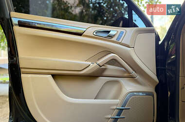 Внедорожник / Кроссовер Porsche Cayenne 2010 в 