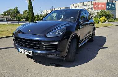 Внедорожник / Кроссовер Porsche Cayenne 2015 в 