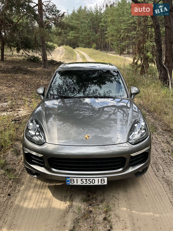 Позашляховик / Кросовер Porsche Cayenne 2015 в 