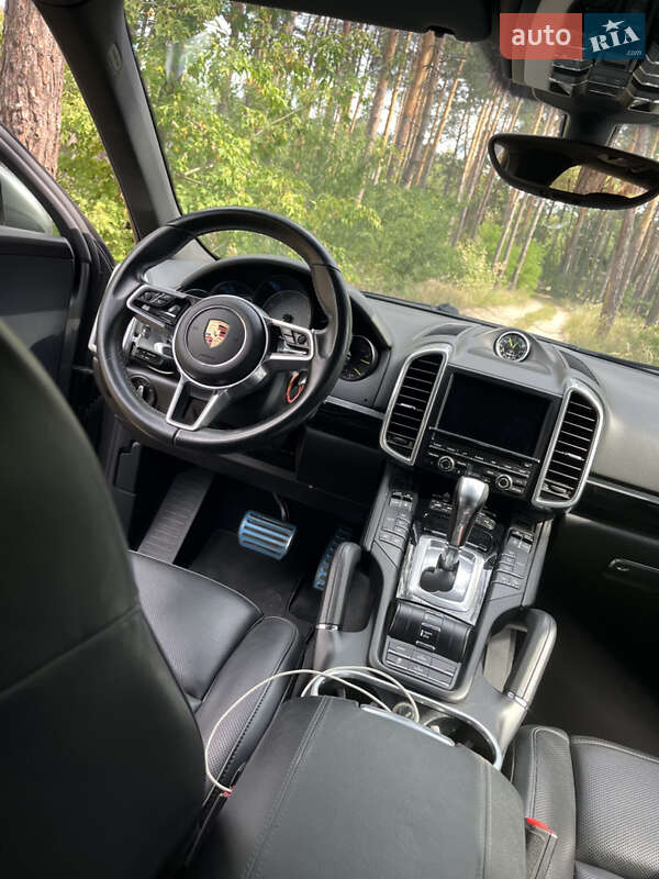 Внедорожник / Кроссовер Porsche Cayenne 2015 в Кременчуге