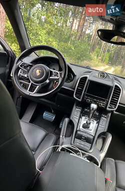 Позашляховик / Кросовер Porsche Cayenne 2015 в 