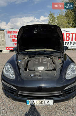 Позашляховик / Кросовер Porsche Cayenne 2011 в 