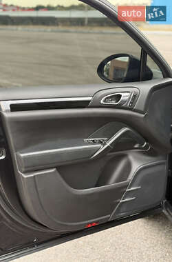 Внедорожник / Кроссовер Porsche Cayenne 2012 в 