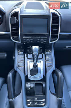 Внедорожник / Кроссовер Porsche Cayenne 2010 в 