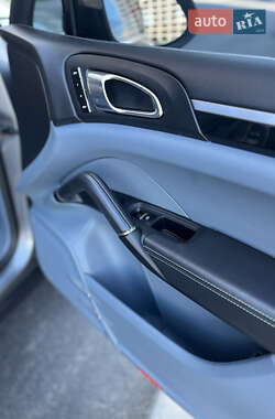 Внедорожник / Кроссовер Porsche Cayenne 2010 в 