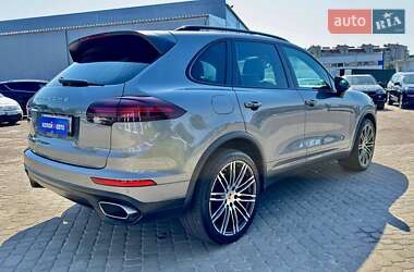 Позашляховик / Кросовер Porsche Cayenne 2017 в 