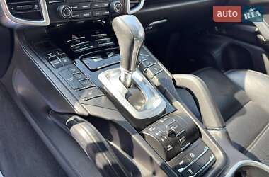 Позашляховик / Кросовер Porsche Cayenne 2017 в 