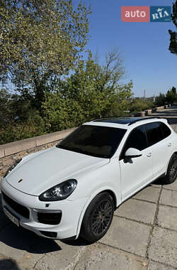 Позашляховик / Кросовер Porsche Cayenne 2016 в Миколаєві