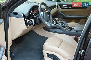 Позашляховик / Кросовер Porsche Cayenne 2022 в 