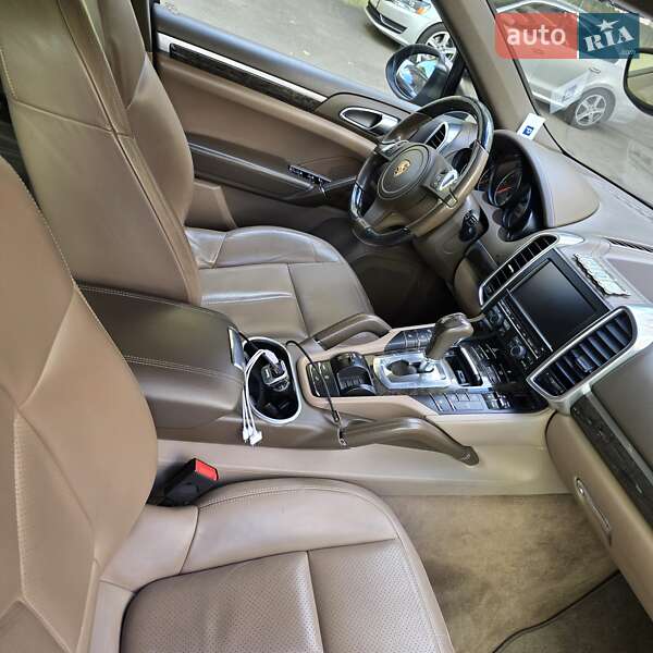 Внедорожник / Кроссовер Porsche Cayenne 2012 в Киеве