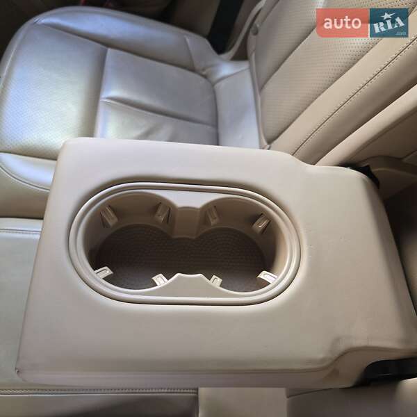 Внедорожник / Кроссовер Porsche Cayenne 2012 в Киеве