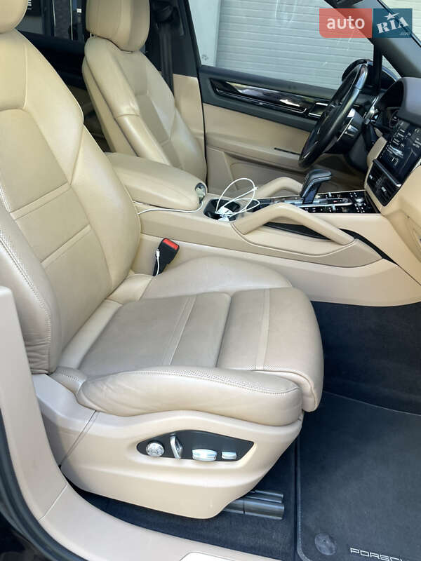 Внедорожник / Кроссовер Porsche Cayenne 2019 в Львове фото 39 Внедорожник / Кроссовер Porsche Cayenne 2019 в Львове