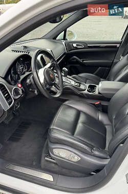 Позашляховик / Кросовер Porsche Cayenne 2015 в  фото 26 Позашляховик / Кросовер Porsche Cayenne 2015 в