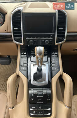 Позашляховик / Кросовер Porsche Cayenne 2013 в 