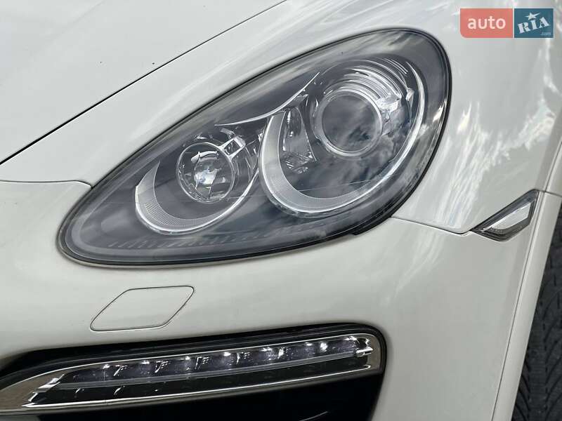Внедорожник / Кроссовер Porsche Cayenne 2011 в Стрые