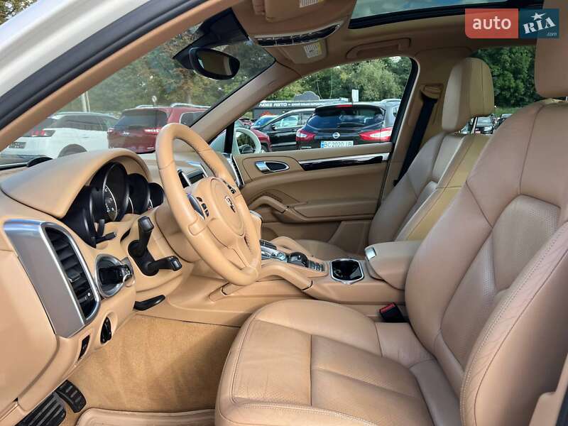 Внедорожник / Кроссовер Porsche Cayenne 2011 в Стрые