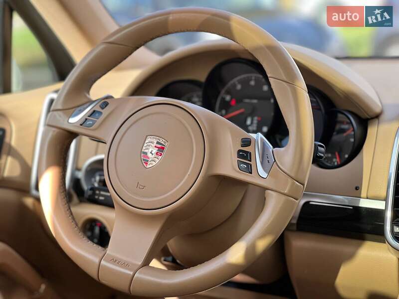 Внедорожник / Кроссовер Porsche Cayenne 2011 в Стрые