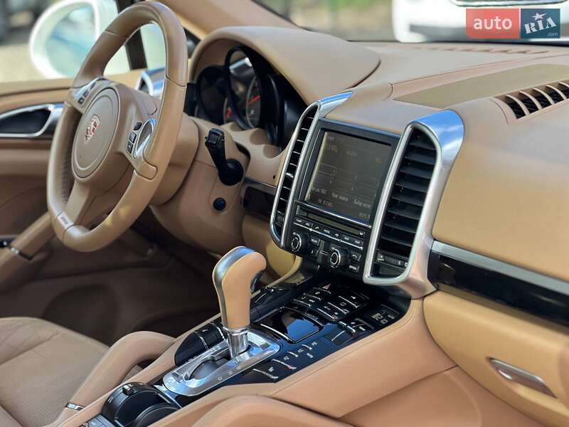 Внедорожник / Кроссовер Porsche Cayenne 2011 в Стрые