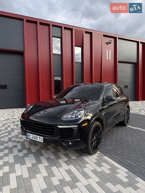 Позашляховик / Кросовер Porsche Cayenne 2017 в Львові