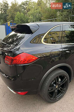 Внедорожник / Кроссовер Porsche Cayenne 2011 в 