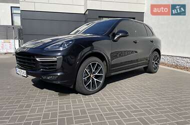 Позашляховик / Кросовер Porsche Cayenne 2016 в 