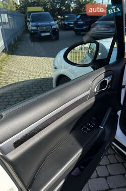 Внедорожник / Кроссовер Porsche Cayenne 2011 в 