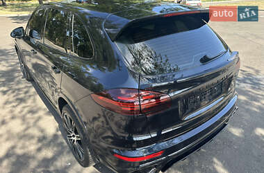 Позашляховик / Кросовер Porsche Cayenne 2015 в 