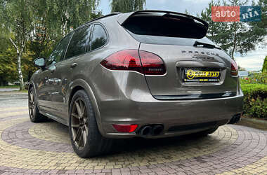 Позашляховик / Кросовер Porsche Cayenne 2012 в 