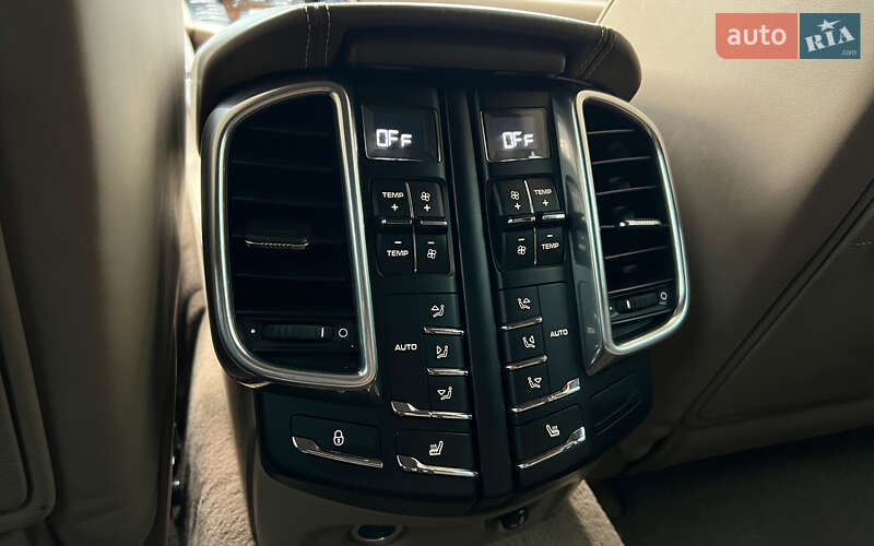 Внедорожник / Кроссовер Porsche Cayenne 2012 в Львове