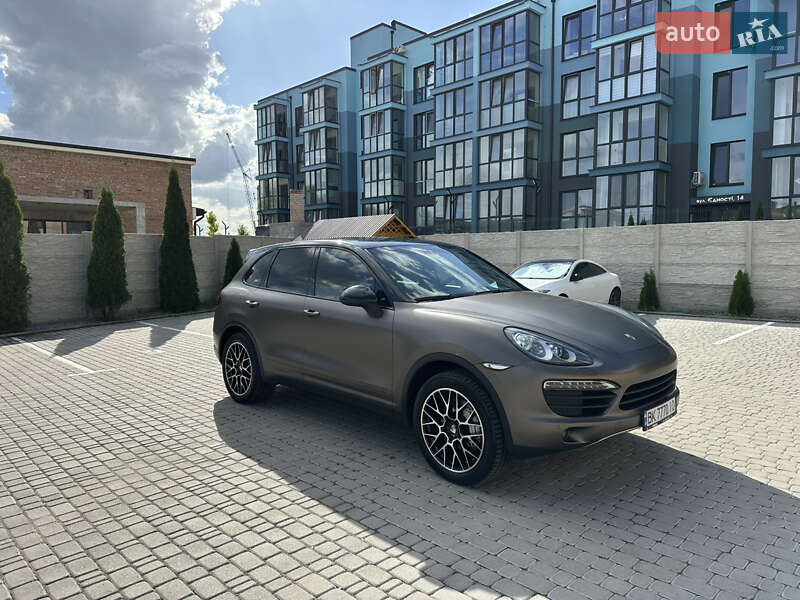 Внедорожник / Кроссовер Porsche Cayenne 2011 в Ровно