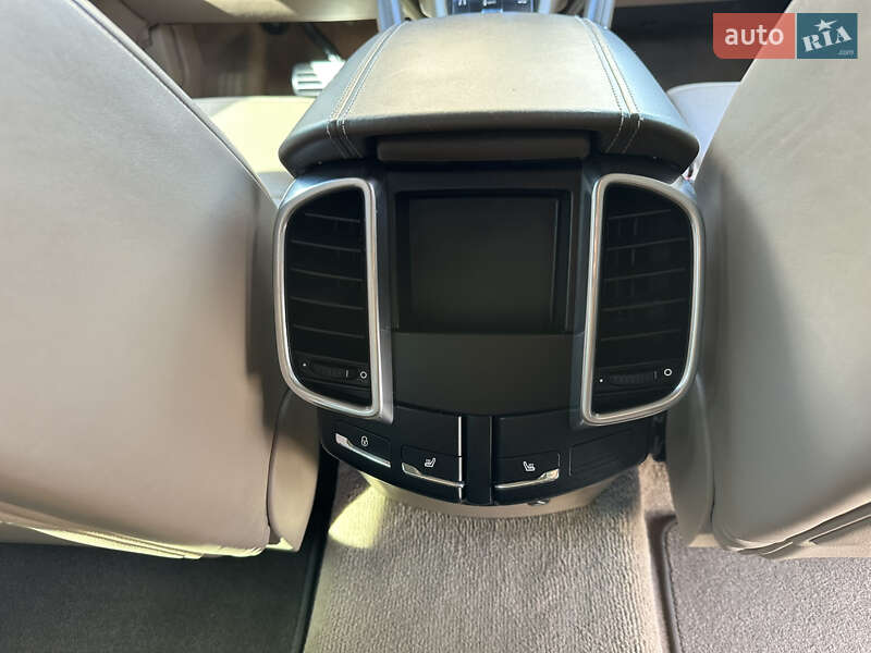 Внедорожник / Кроссовер Porsche Cayenne 2011 в Ровно