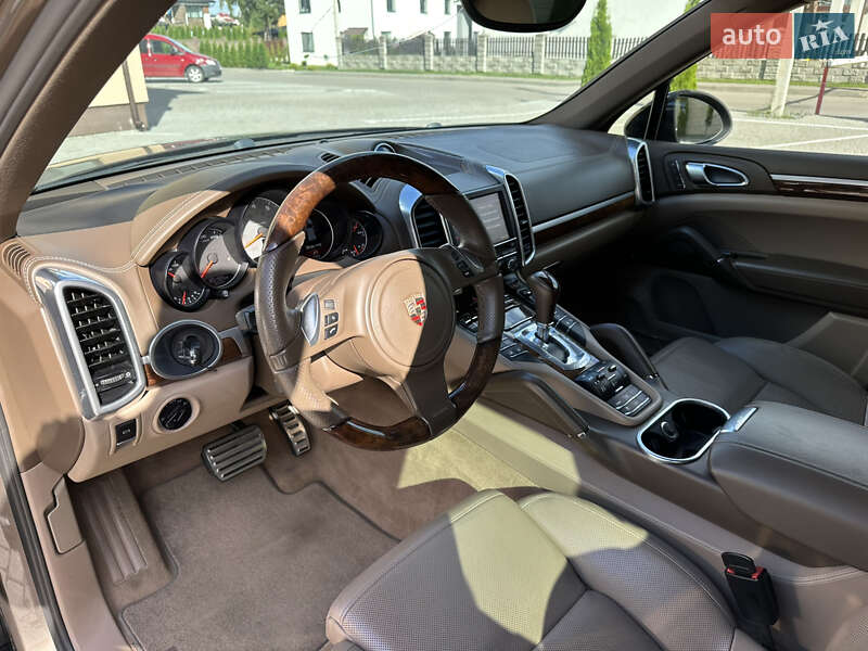 Внедорожник / Кроссовер Porsche Cayenne 2011 в Ровно