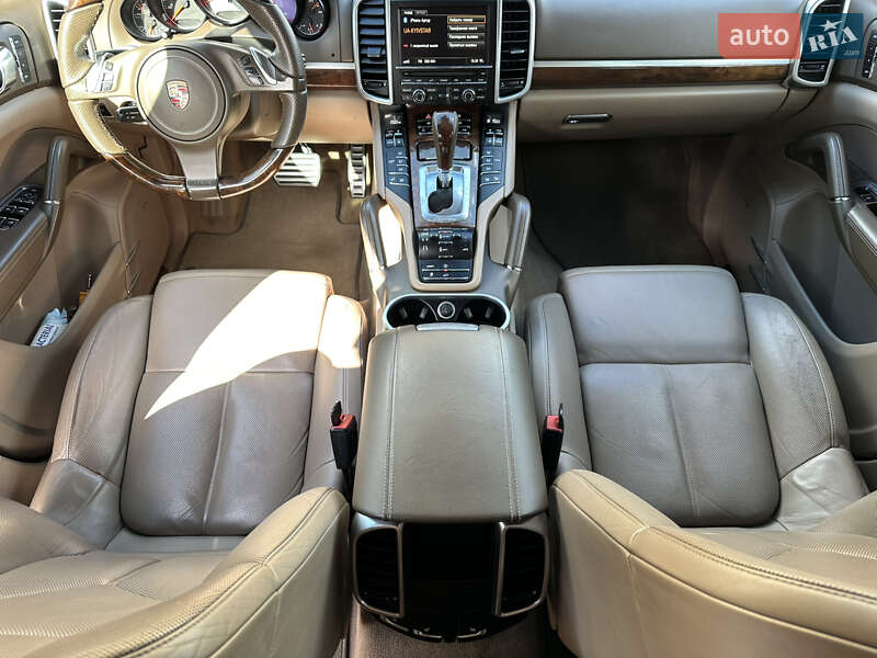 Внедорожник / Кроссовер Porsche Cayenne 2011 в Ровно