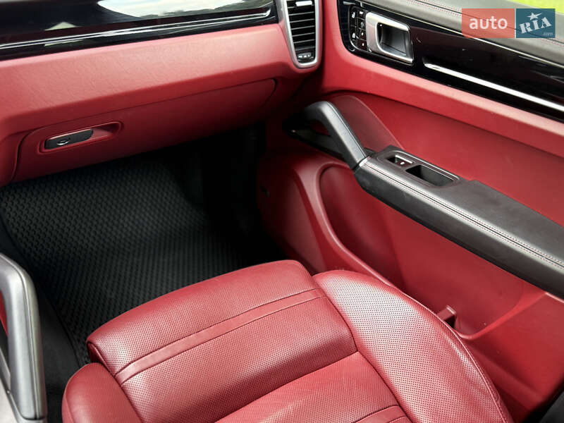 Позашляховик / Кросовер Porsche Cayenne 2019 в Києві