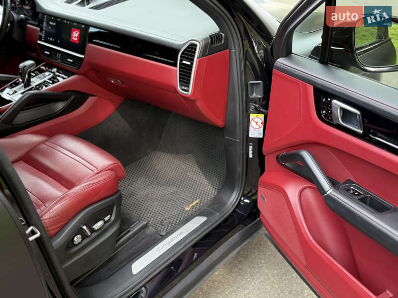 Позашляховик / Кросовер Porsche Cayenne 2019 в Києві